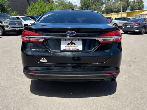 Used 2018 Ford Fusion SE w/ Fusion SE Technology Package FWD image 5