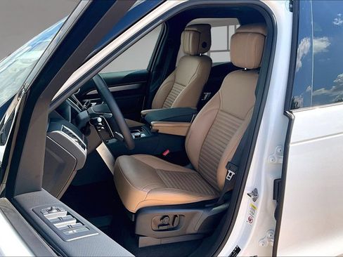 Certified 2026 Land Rover Discovery Limited Edition AWD/4WD image 25