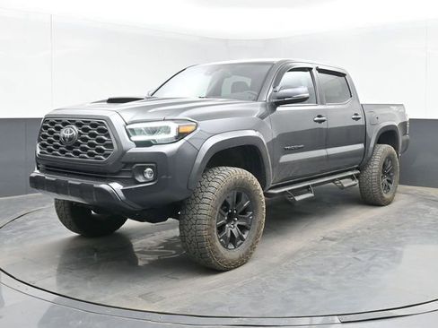 Used 2022 Toyota Tacoma TRD Sport w/ Technology Package AWD/4WD image 5