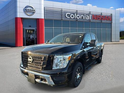Certified 2024 Nissan Titan SV w/ SV Convenience Package image 1