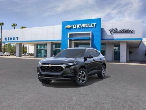 New 2026 Chevrolet Trax LT w/ Driver Confidence Package FWD image 8