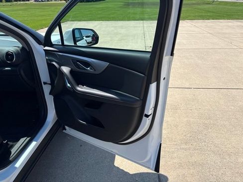 Used 2024 Chevrolet Blazer LT w/ Convenience Package FWD image 22