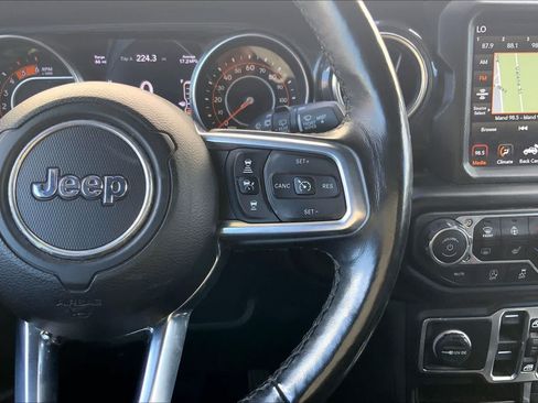 Used 2021 Jeep Wrangler Unlimited Sahara AWD/4WD image 25