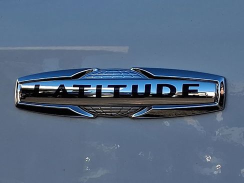 Used 2019 Jeep Compass Latitude w/ Cold Weather Group image 30