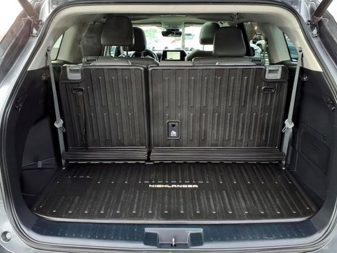 Certified 2023 Toyota Highlander L image 10