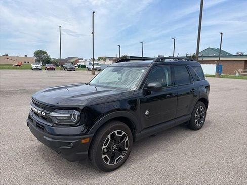 Used 2023 Ford Bronco Sport Outer Banks w/ Tech Package AWD/4WD image 2