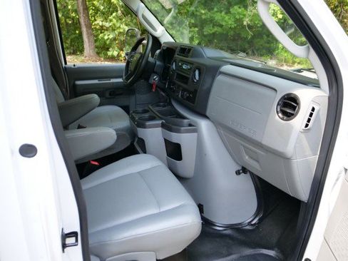 Used 2024 Ford E-450 and Econoline 450 Super Duty w/ Power Windows & Locks Group RWD image 31