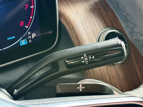 Used 2025 Mercedes-Benz GLC 300 4MATIC image 16