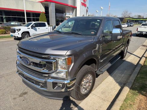 Used 2022 Ford F250 XLT w/ XLT Premium Package image 5