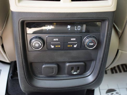 Used 2020 Buick Envision Essence w/ Experience Buick Package FWD image 38