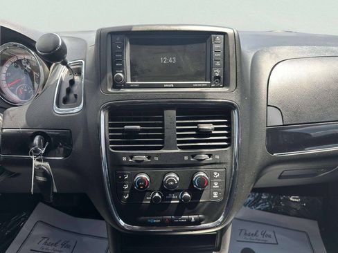 Used 2020 Dodge Grand Caravan SE FWD image 21