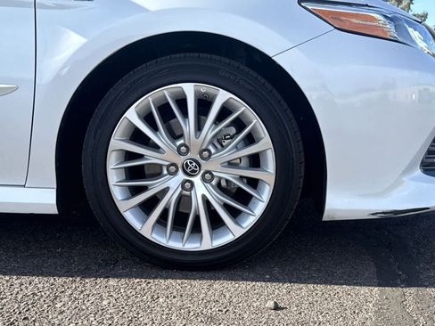 Used 2019 Toyota Camry XLE image 7