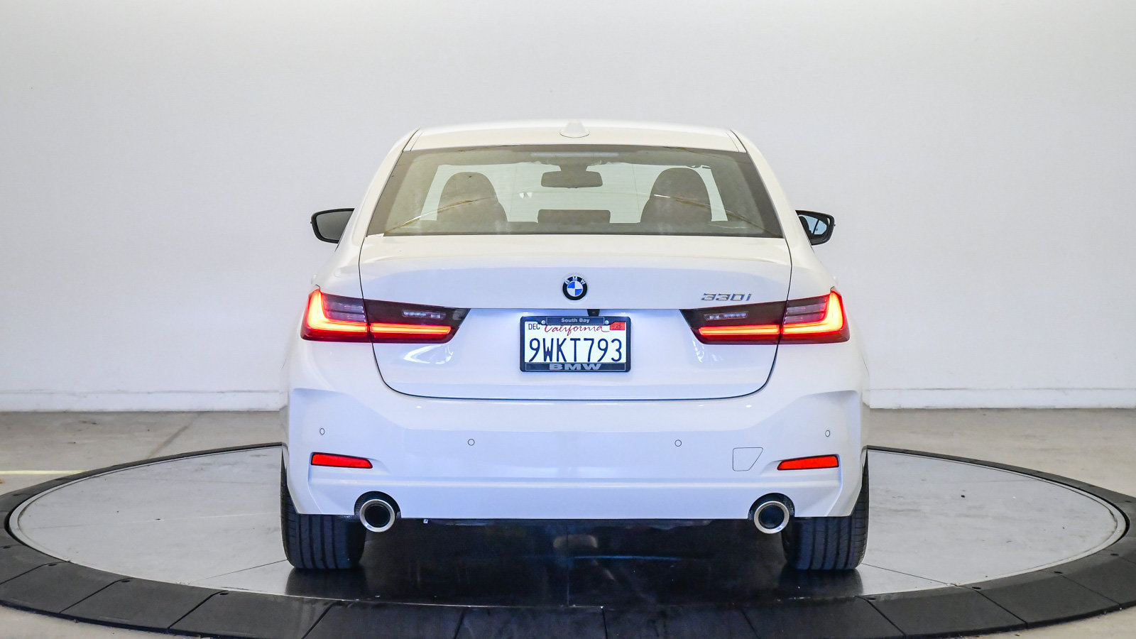 Used 2026 BMW 330i Sedan w/ Premium Package RWD image 3