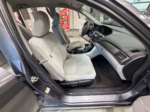 Used 2013 Honda Accord LX image 41