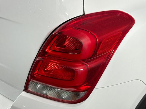 Used 2021 Chevrolet Trax LT w/ LT Convenience Package image 49