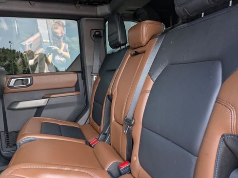 Used 2022 Ford Bronco Outer Banks AWD/4WD image 13