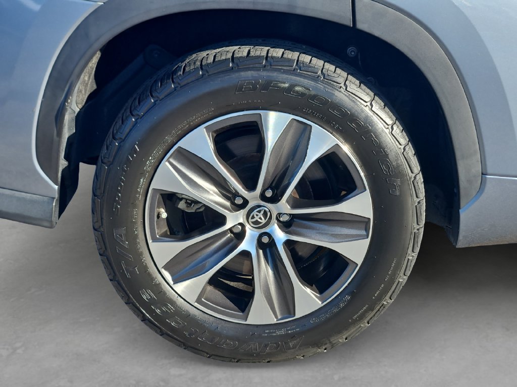 Used 2021 Toyota Highlander XLE FWD image 9