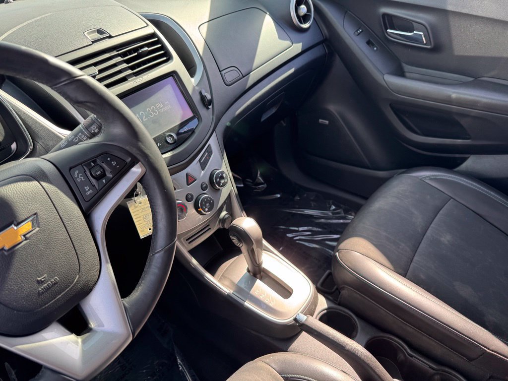 Used 2015 Chevrolet Trax LT w/ LT Sun and Sound Package FWD image 17