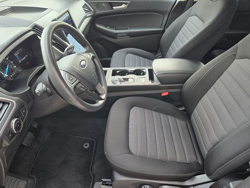 Used 2024 Ford Edge SE w/ Black Appearance Package image 9