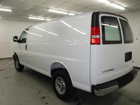 New 2026 GMC Savana 3500 RWD image 11