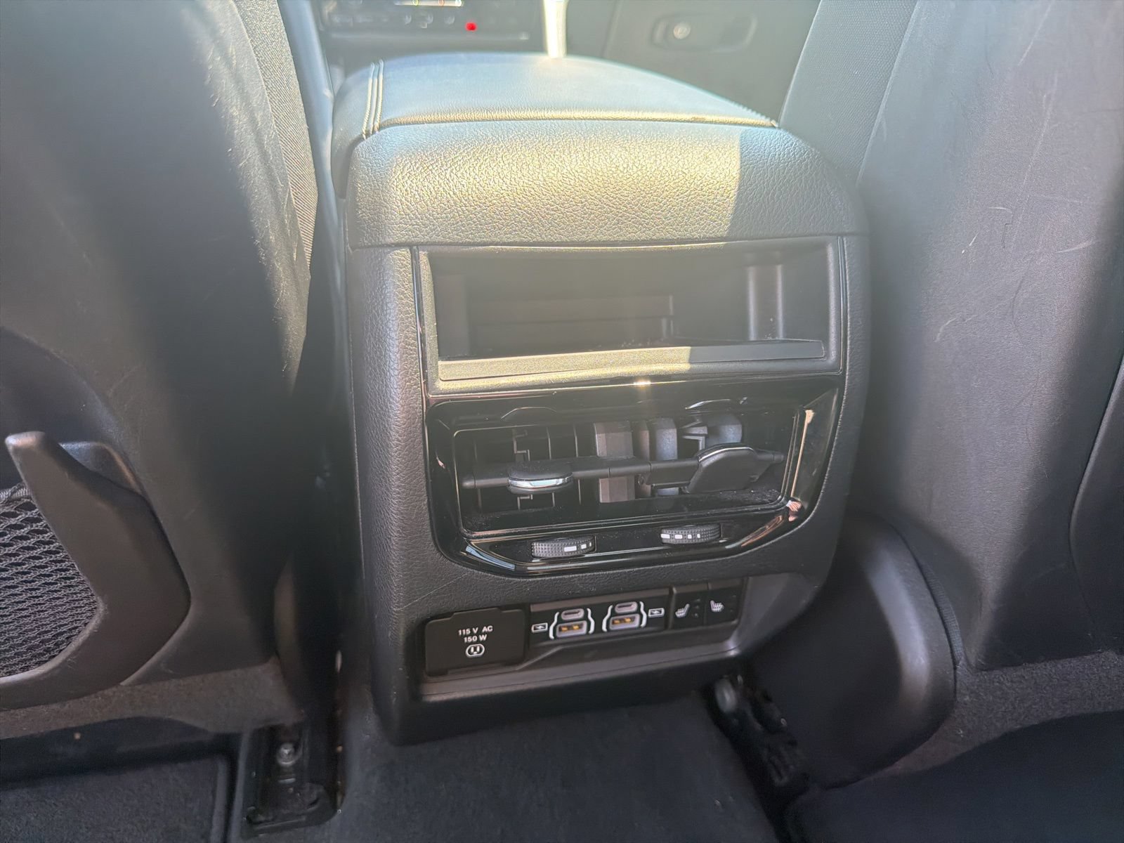 Used 2023 Jeep Grand Cherokee Limited AWD/4WD image 18