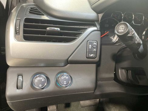 Used 2018 Chevrolet Tahoe LS w/ Enhanced Driver Alert Package image 24