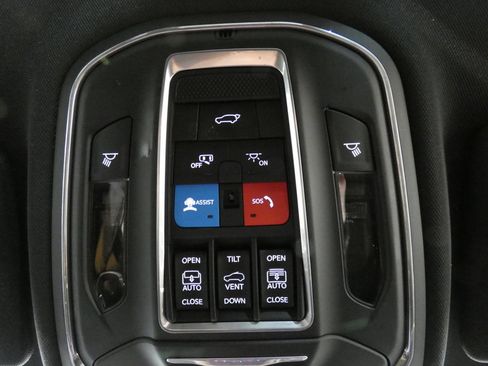 Used 2022 Jeep Grand Cherokee Trailhawk w/ Advanced Protech Group II AWD/4WD image 21