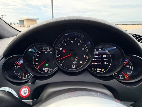 Used 2016 Porsche Cayenne AWD/4WD image 12
