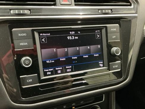Used 2018 Volkswagen Tiguan S image 25