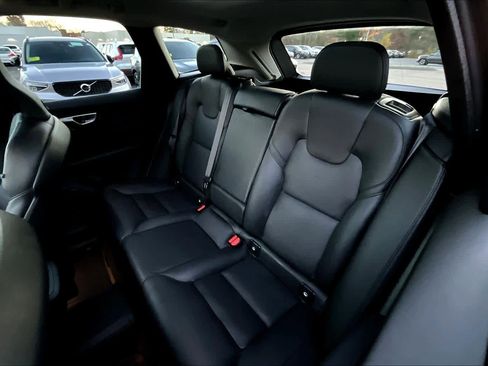 Certified 2024 Volvo XC60 B5 Plus w/ Protection Package Premier image 19