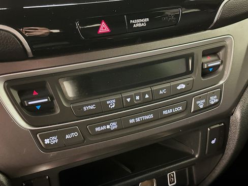 Used 2022 Honda Pilot Sport image 23