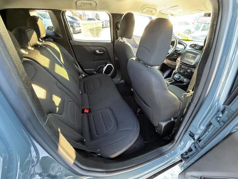 Used 2018 Jeep Renegade Latitude w/ Cold Weather Group image 15