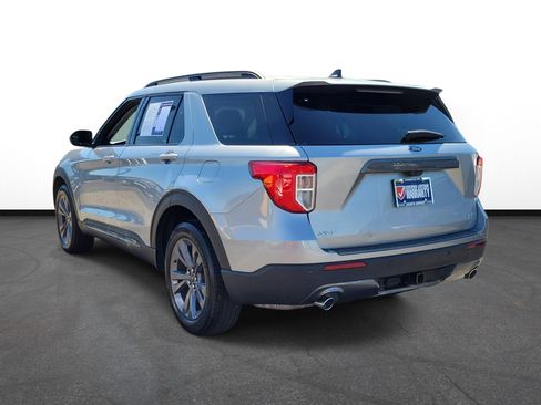 Used 2023 Ford Explorer XLT w/ Equipment Group 202A AWD/4WD image 4
