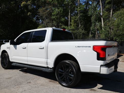 Used 2022 Ford F150 Lightning Lariat image 29
