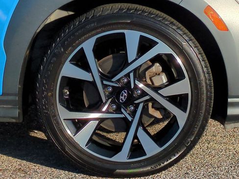 Certified 2022 Hyundai Kona Limited image 11