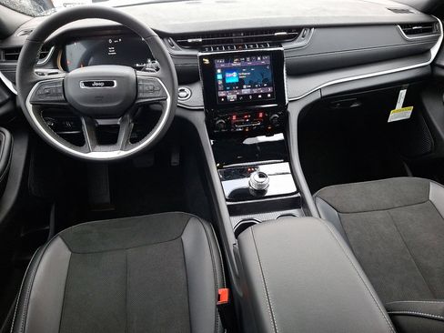 New 2025 Jeep Grand Cherokee L Altitude AWD/4WD image 10