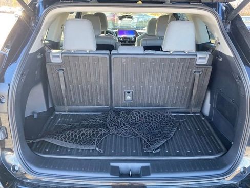 Used 2024 Toyota Highlander XLE image 18