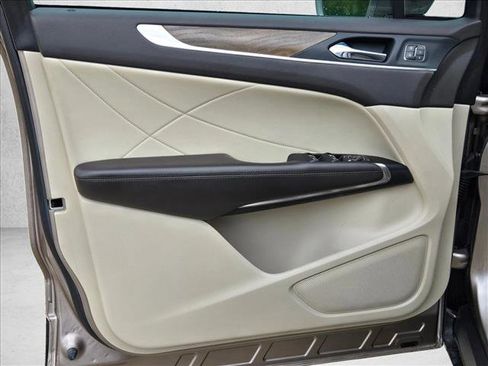 Used 2019 Lincoln MKC Reserve w/ MKC Technology Package FWD image 10