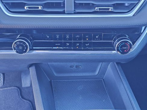 Used 2025 Chevrolet Equinox LT image 28