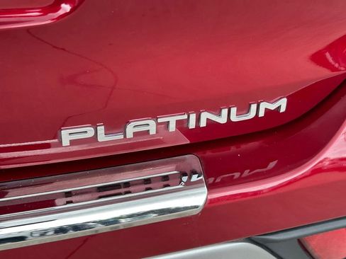 Used 2023 Toyota Highlander Platinum image 14