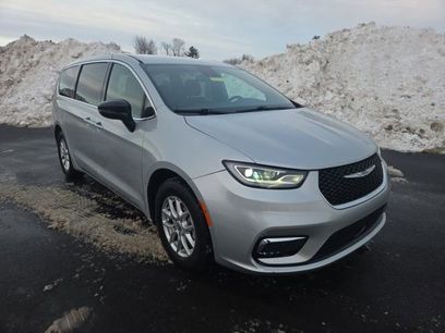 Used 2024 Chrysler Pacifica Touring