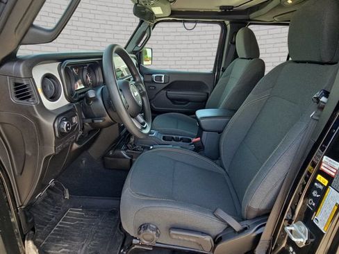 Used 2025 Jeep Gladiator Sport AWD/4WD image 15