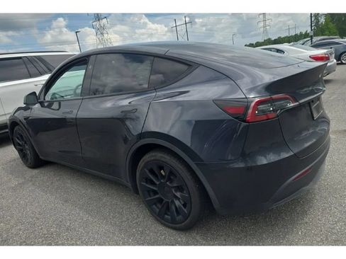 Used 2024 Tesla Model Y Long Range AWD/4WD image 4
