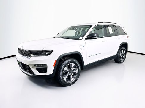 Used 2022 Jeep Grand Cherokee Limited 4xe w/ Luxury Tech Group II image 3