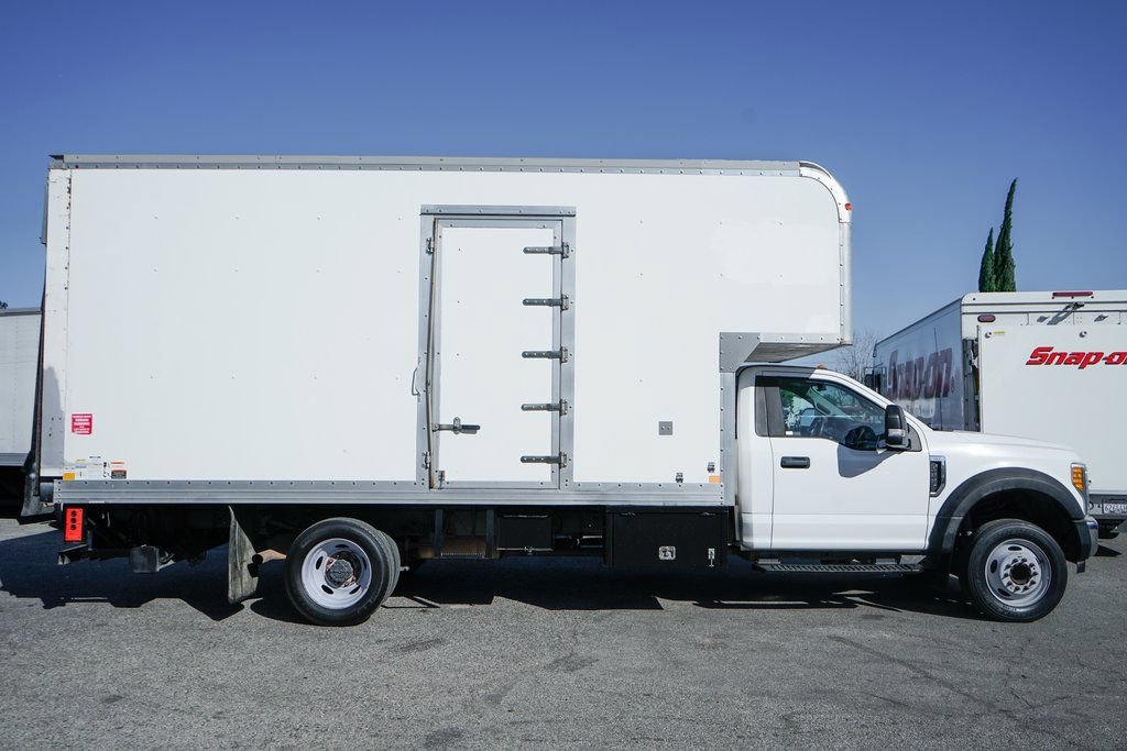 Used 2017 Ford F550 2WD Regular Cab Super Duty image 17
