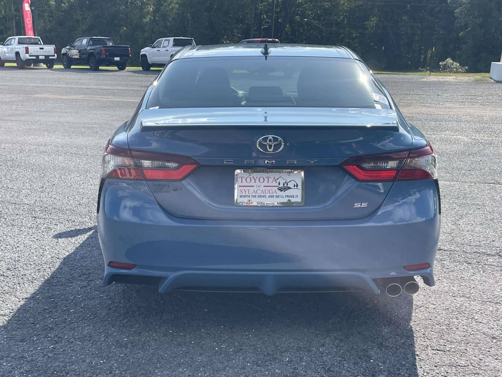 Used 2023 Toyota Camry SE FWD image 3