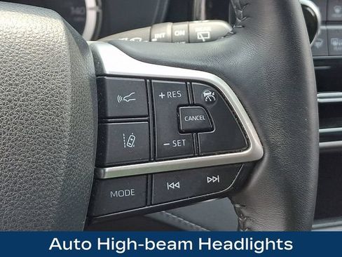 Used 2023 Toyota Highlander LE AWD/4WD image 8