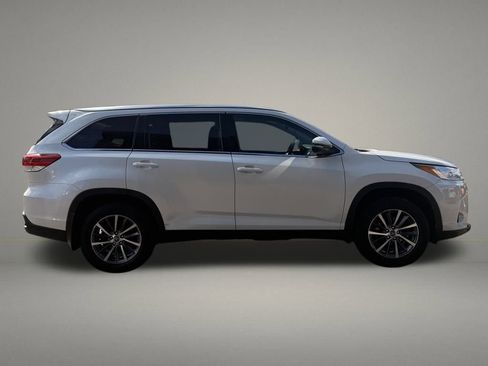 Used 2019 Toyota Highlander XLE image 6