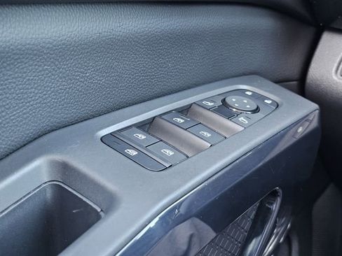 Used 2024 Nissan Pathfinder SV image 15