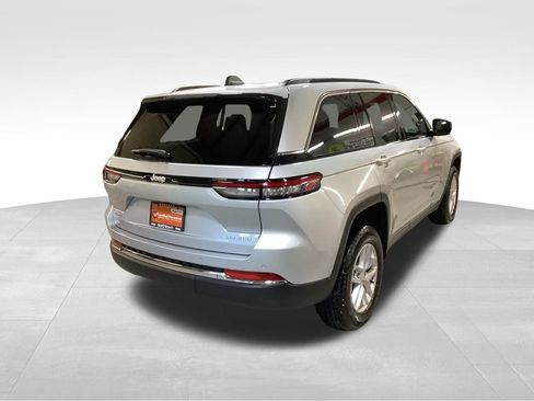 Used 2025 Jeep Grand Cherokee Laredo X w/ Luxury Tech Group I AWD/4WD image 6